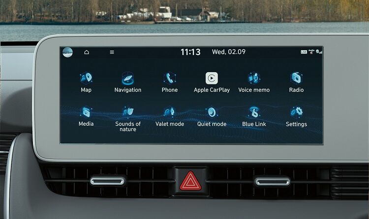 Apple CarPlay® and Android Auto™ smartphone mirroring