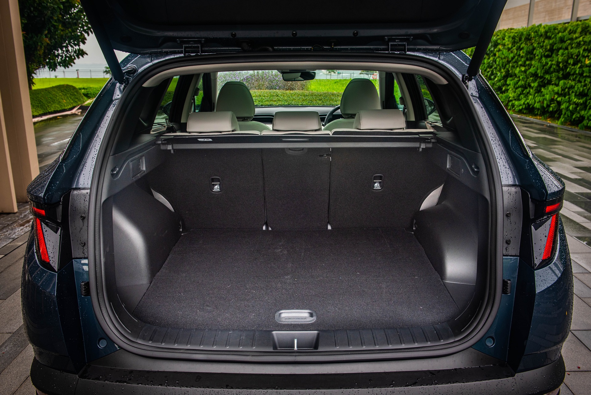 Hyundai Tucson Hybrid Trunk Opened