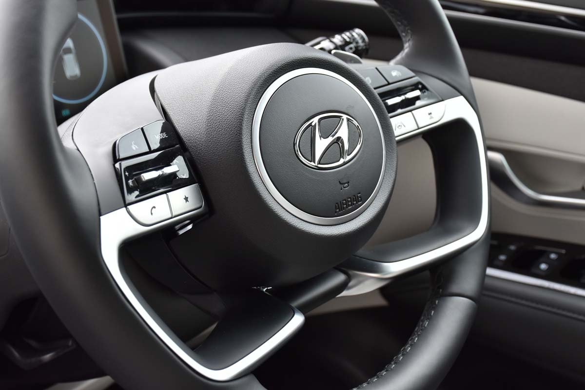 Hyundai Singapore TUCSON Hybrid steering wheel controls